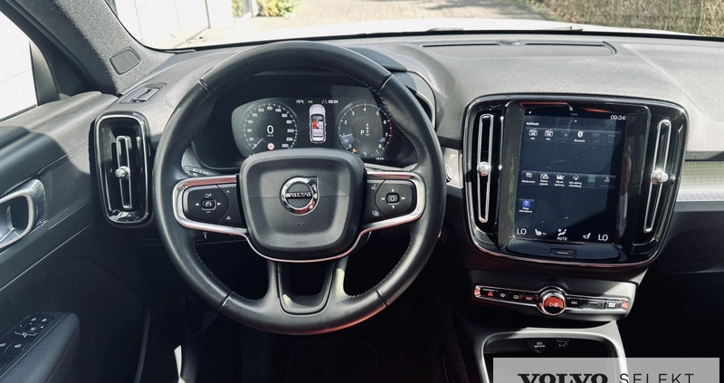 Volvo XC 40 cena 134900 przebieg: 66884, rok produkcji 2019 z Poznań małe 562